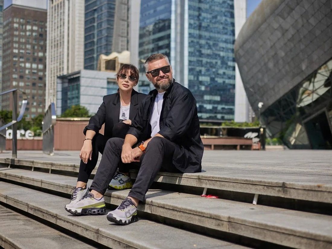 Дмитрий Васенин с коллегой в деловом центре Хошимина